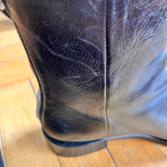 Fantastic never worn Paul Smith Chelsea boots. Black with rear zip, size 37/7.5. - Picture 6 of 8